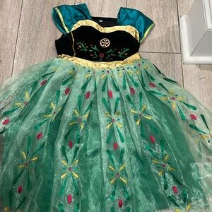 Anna costume size 5/ says 120